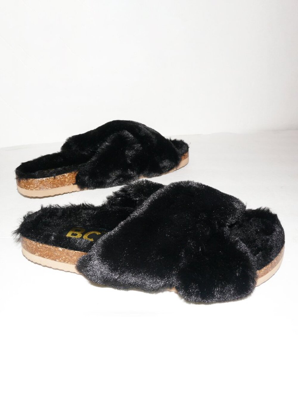 BC BORN in CALIFORNIA BLACK FAUX FUR PLUSH “TRIUMPH” SLIPPERS SZ 8.5 NEVER WORN